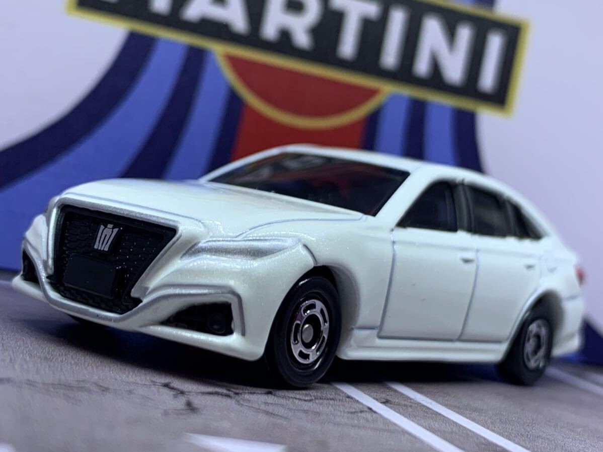 トミカ　　クラウン 81pyfWb1oaL._UF350,350_QL50_.jpg